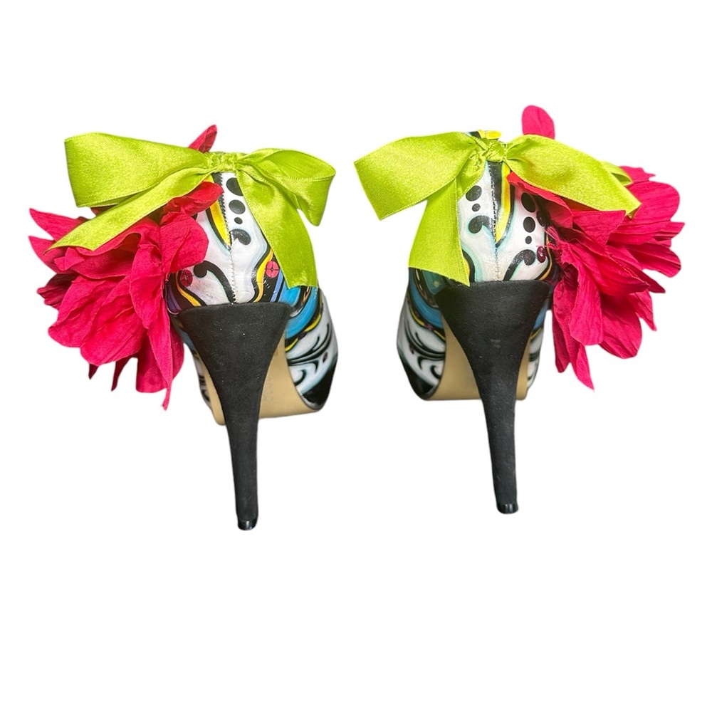 Floral Art Heels with Pink and Green Accents - Picture 4 of 8
